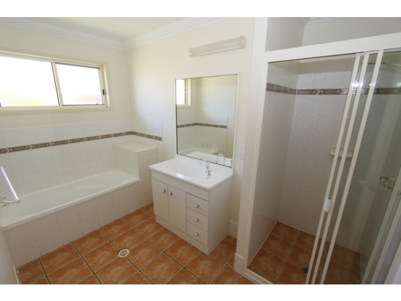 60 Cowie Drive, Kingaroy QLD 4610