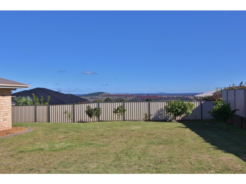 42 Bottlebrush St, Kingaroy QLD 4610