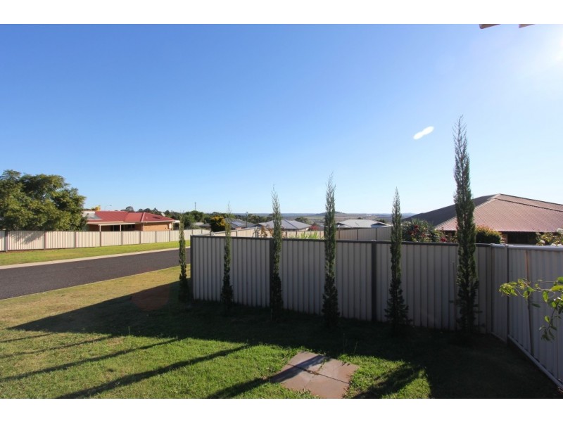 42 Bottlebrush St, Kingaroy QLD 4610
