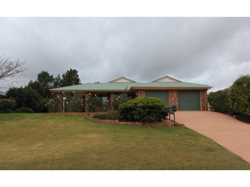 16 Hillview Parade, Kingaroy QLD 4610