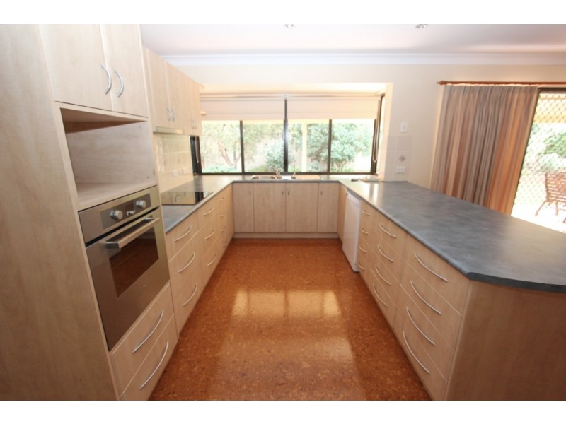 16 Hillview Parade, Kingaroy QLD 4610