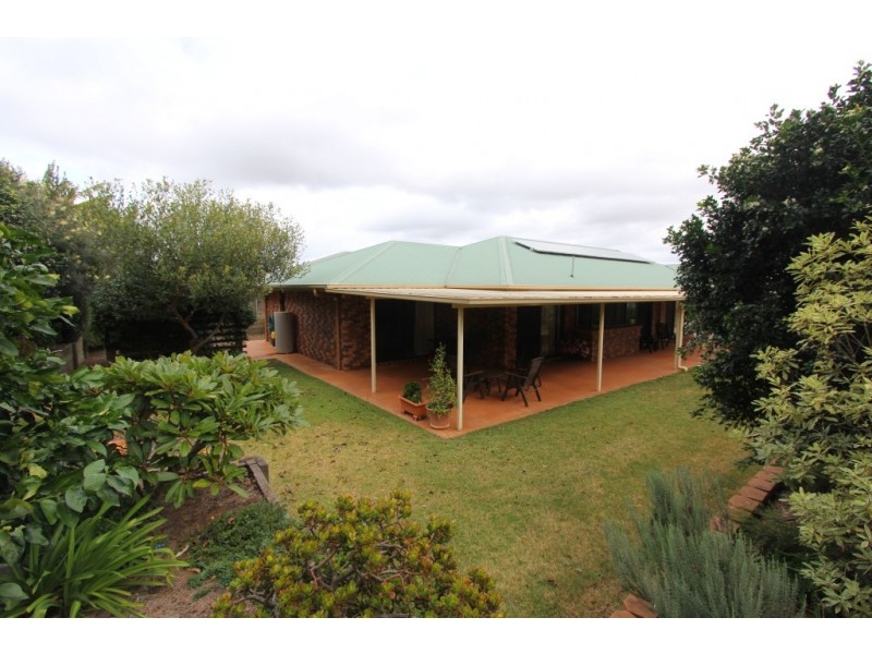 16 Hillview Parade, Kingaroy QLD 4610