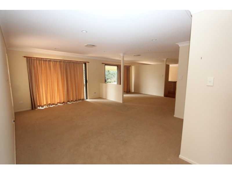16 Hillview Parade, Kingaroy QLD 4610