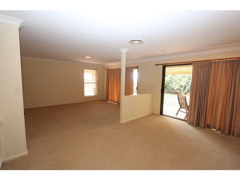16 Hillview Parade, Kingaroy QLD 4610