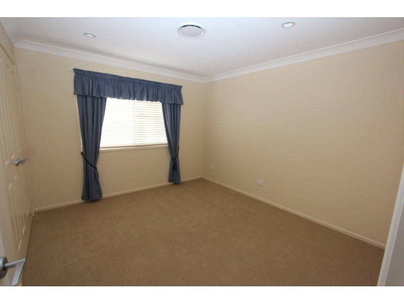 16 Hillview Parade, Kingaroy QLD 4610