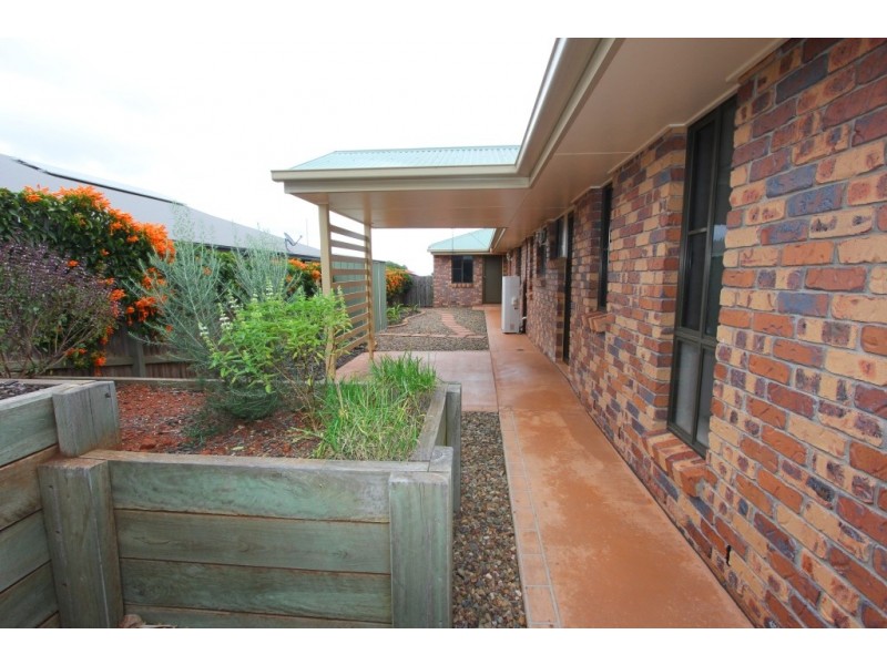 16 Hillview Parade, Kingaroy QLD 4610