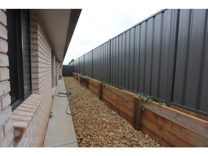 Unit 2, 1 Heath Tce, Kingaroy QLD 4610