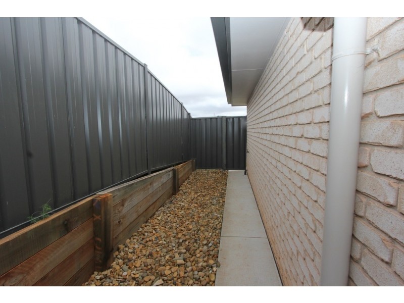 Unit 2, 1 Heath Tce, Kingaroy QLD 4610