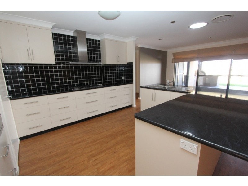 28 Hillview Parade, Kingaroy QLD 4610