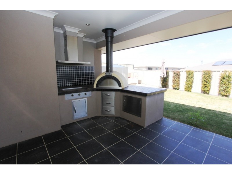 28 Hillview Parade, Kingaroy QLD 4610