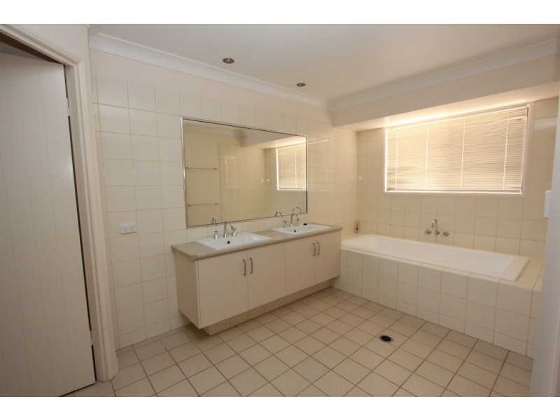 28 Hillview Parade, Kingaroy QLD 4610