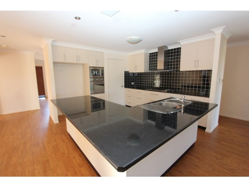 28 Hillview Parade, Kingaroy QLD 4610