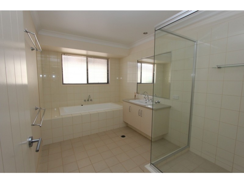28 Hillview Parade, Kingaroy QLD 4610