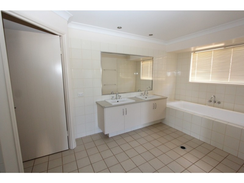 28 Hillview Parade, Kingaroy QLD 4610