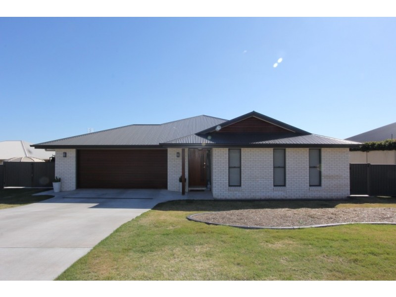 19 Bridgeman Pde, Kingaroy QLD 4610