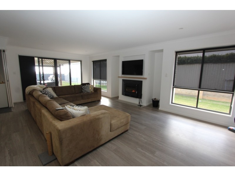 19 Bridgeman Pde, Kingaroy QLD 4610
