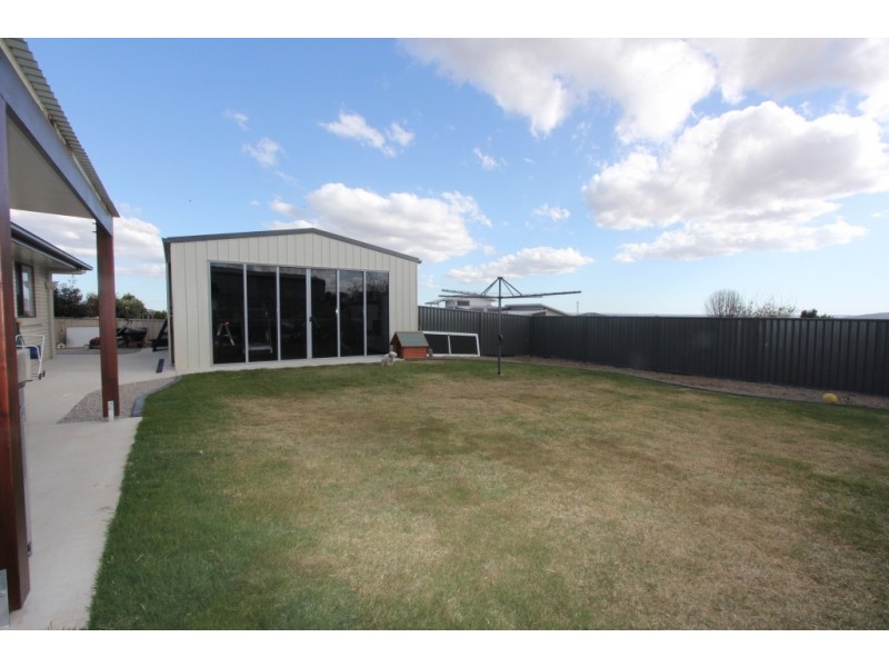 19 Bridgeman Pde, Kingaroy QLD 4610
