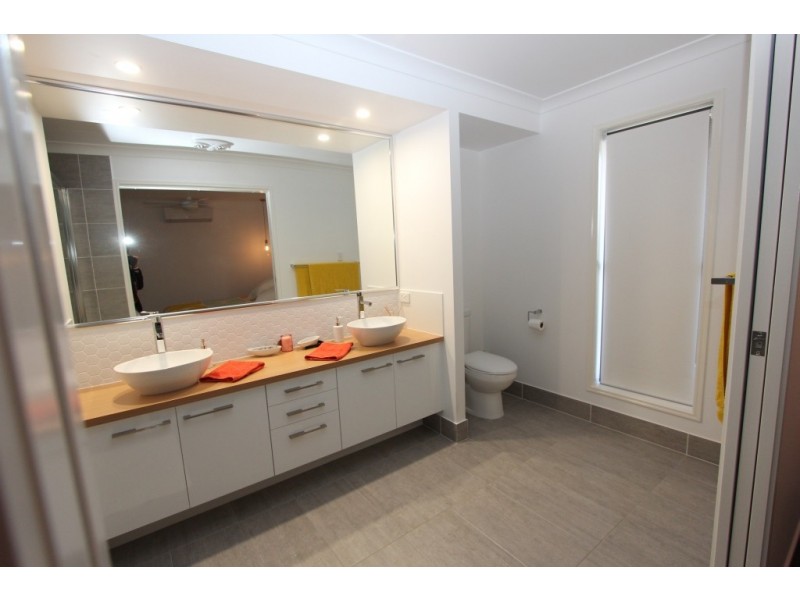 19 Bridgeman Pde, Kingaroy QLD 4610