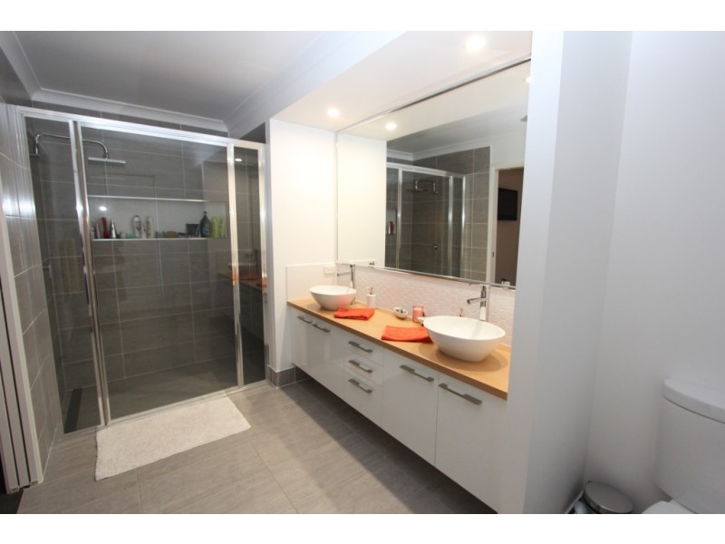 19 Bridgeman Pde, Kingaroy QLD 4610