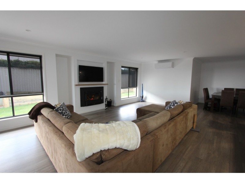 19 Bridgeman Pde, Kingaroy QLD 4610