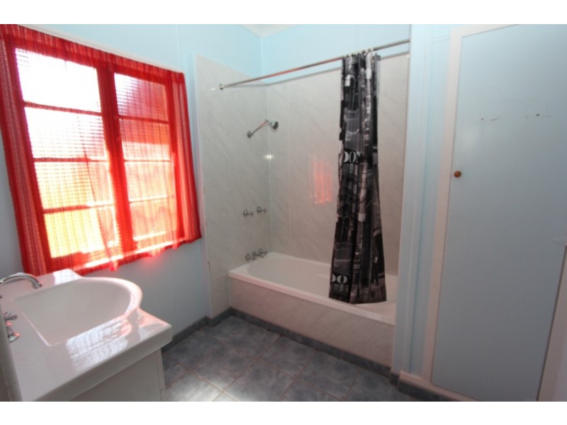 122 Doonkuna St, Kingaroy QLD 4610