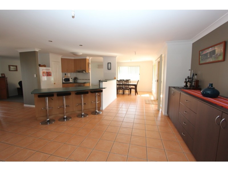 4 Hillview Parade, Kingaroy QLD 4610