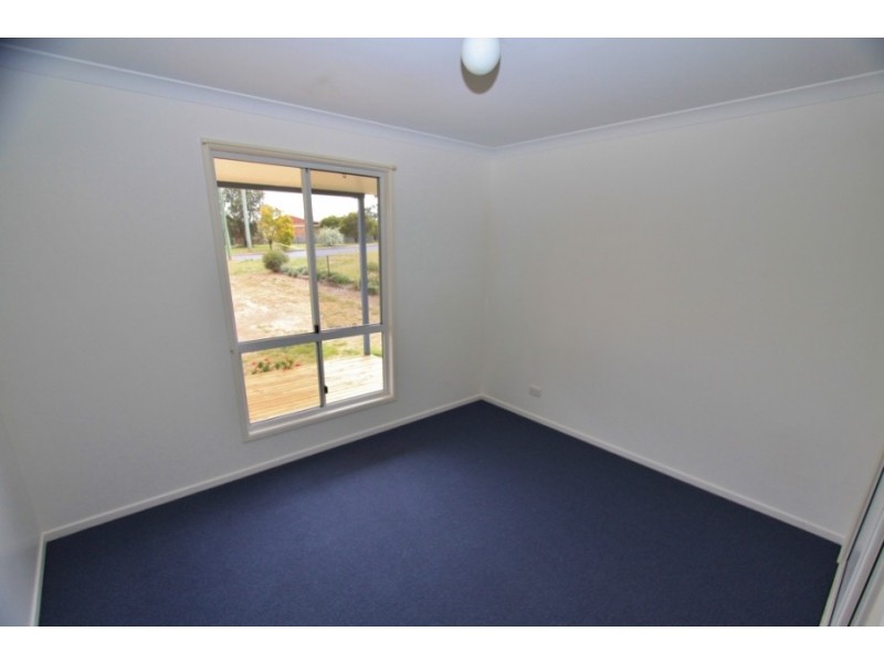 26 Deakin Street, Nanango QLD 4615