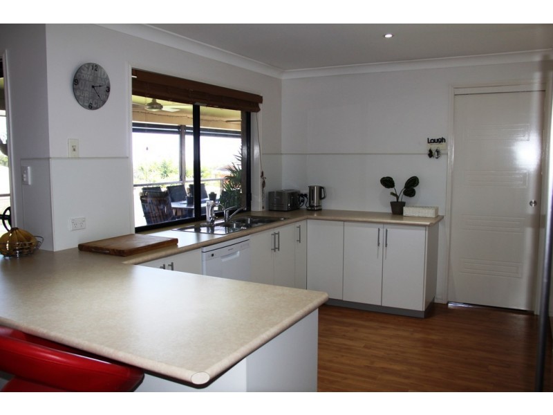 25 Hillview Parade, Kingaroy QLD 4610