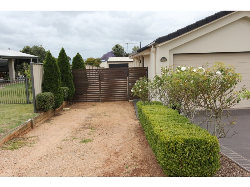 7 Hillview Parade, Kingaroy QLD 4610