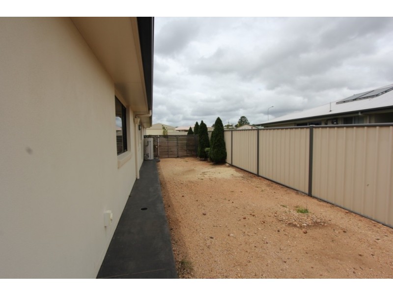 7 Hillview Parade, Kingaroy QLD 4610