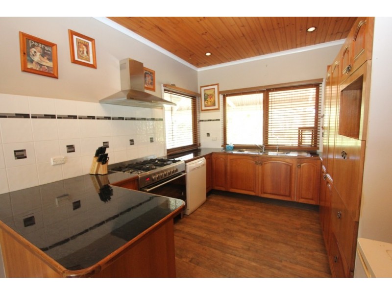 7 Tarong Drive, Kingaroy QLD 4610