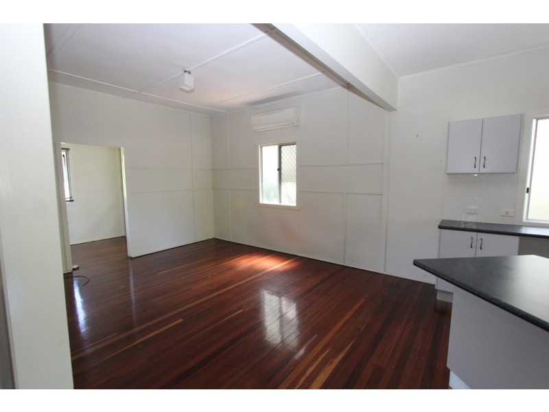 27 Fitzroy St, Kingaroy QLD 4610