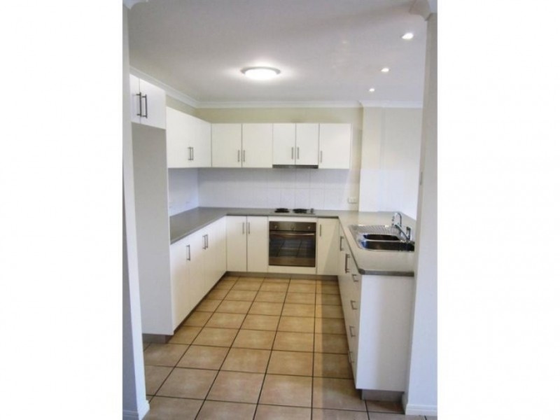 Unit 6, 6 to 8 Gladys St, Kingaroy QLD 4610
