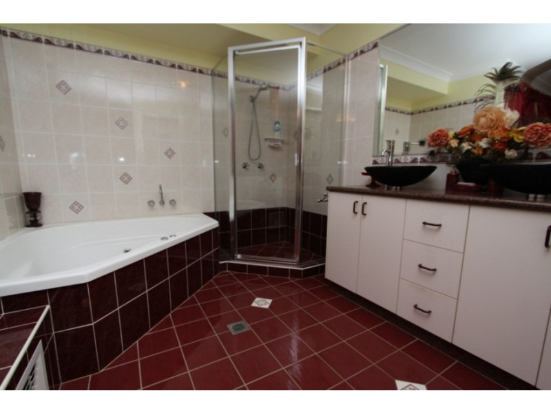 27 Adermann Drive, Kingaroy QLD 4610