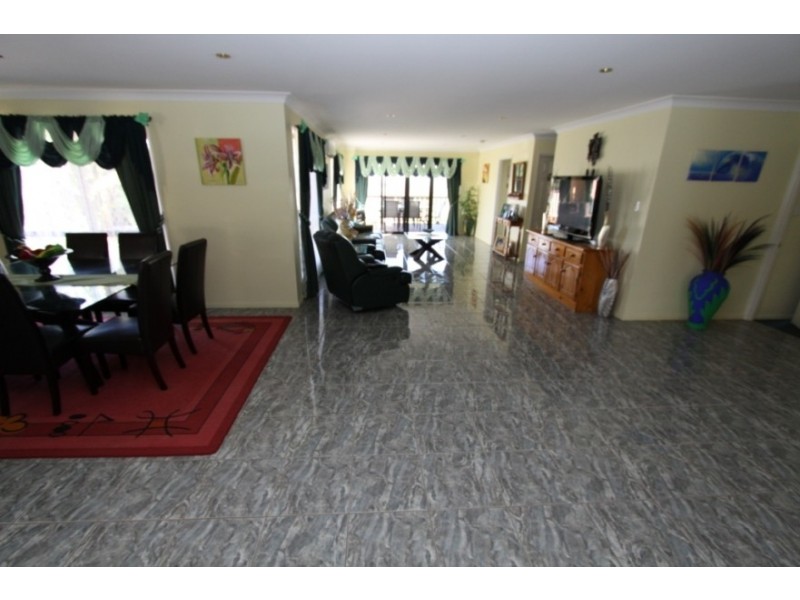 27 Adermann Drive, Kingaroy QLD 4610