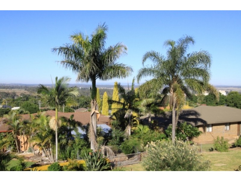 27 Adermann Drive, Kingaroy QLD 4610