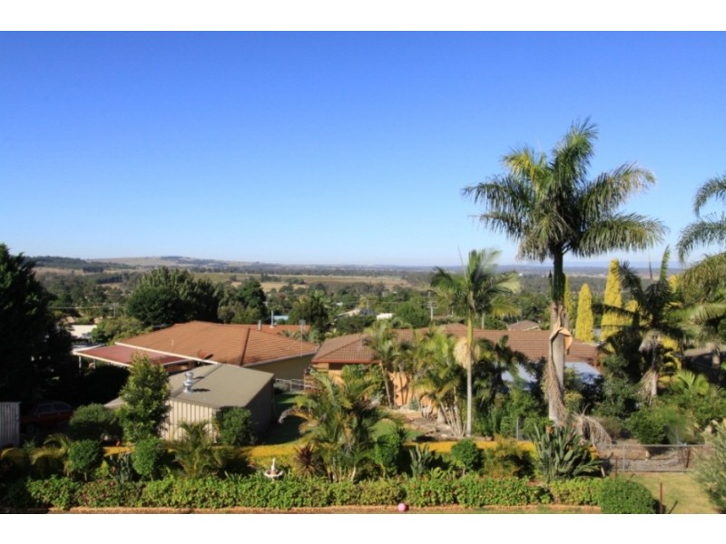 27 Adermann Drive, Kingaroy QLD 4610