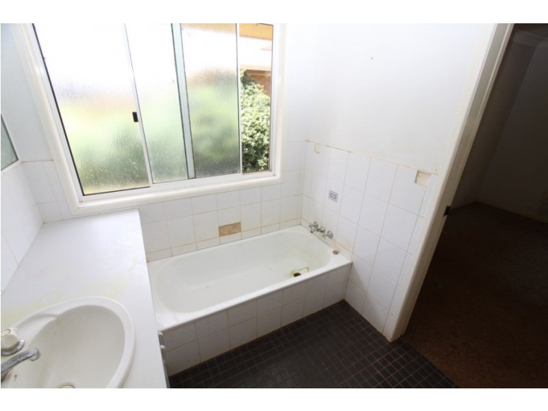 7 Andrew Street, Wooroolin QLD 4608