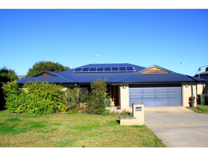 30 Windsor Circle, Kingaroy QLD 4610
