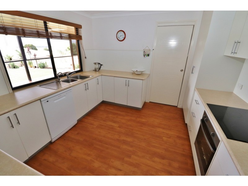 25 Hillview Parade, Kingaroy QLD 4610