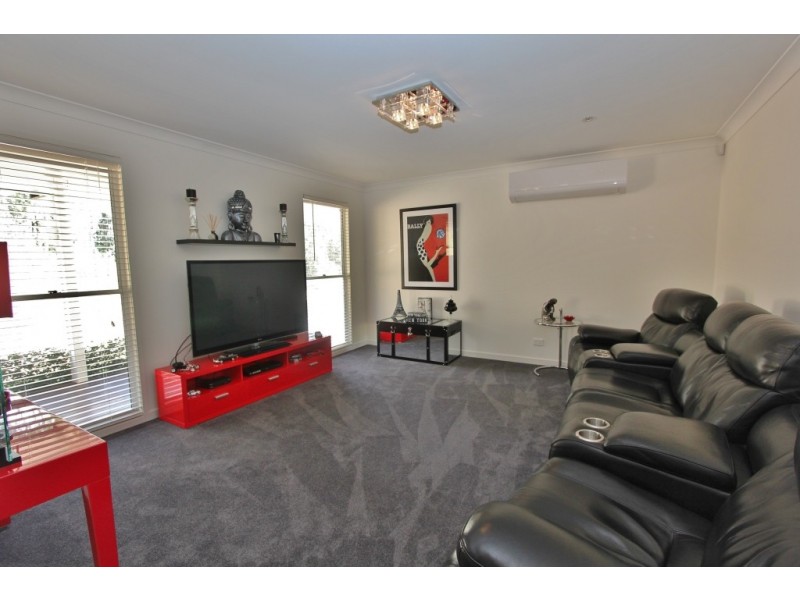 4 South Kerton Rd, Nanango QLD 4615