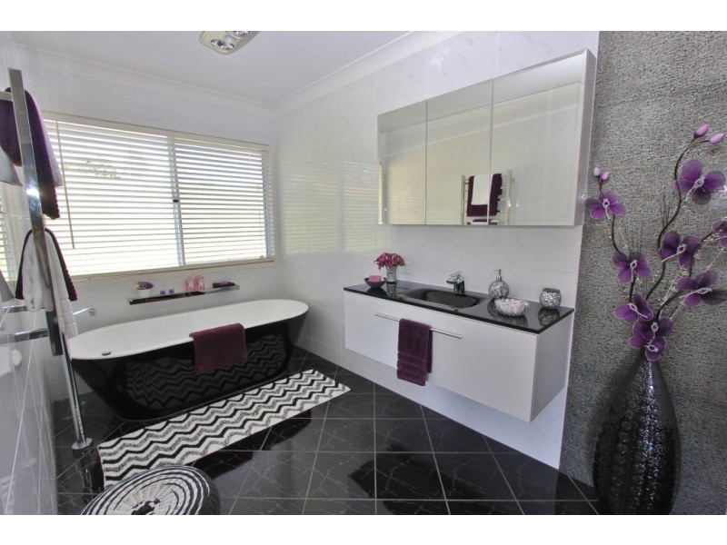 4 South Kerton Rd, Nanango QLD 4615
