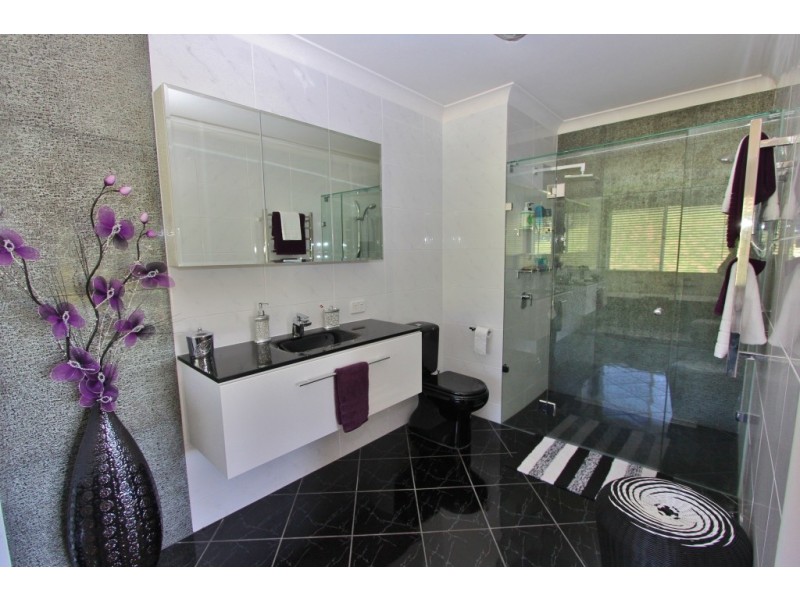 4 South Kerton Rd, Nanango QLD 4615