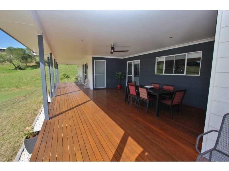 4 South Kerton Rd, Nanango QLD 4615
