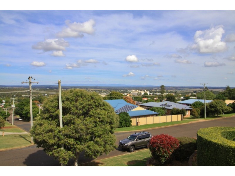 38 Adermann Drive, Kingaroy QLD 4610