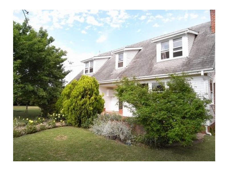 8 BURRUNDULLA AVE, Mudgee NSW 2850