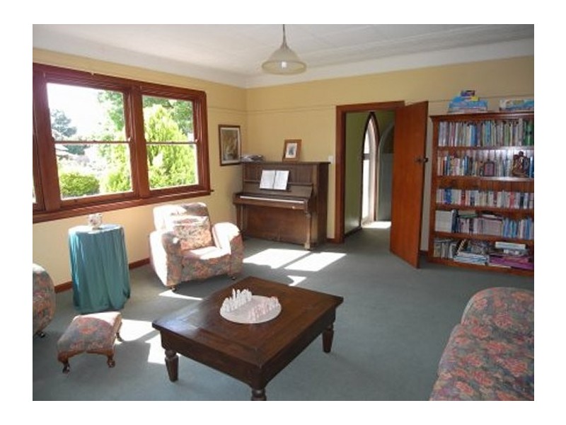 8 BURRUNDULLA AVE, Mudgee NSW 2850