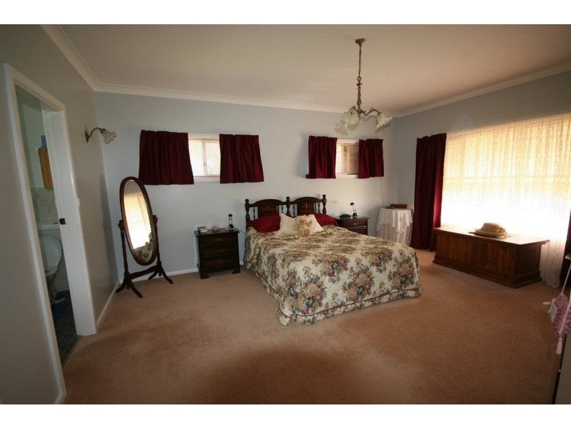 2 BUMBERRA PLACE, Mudgee NSW 2850