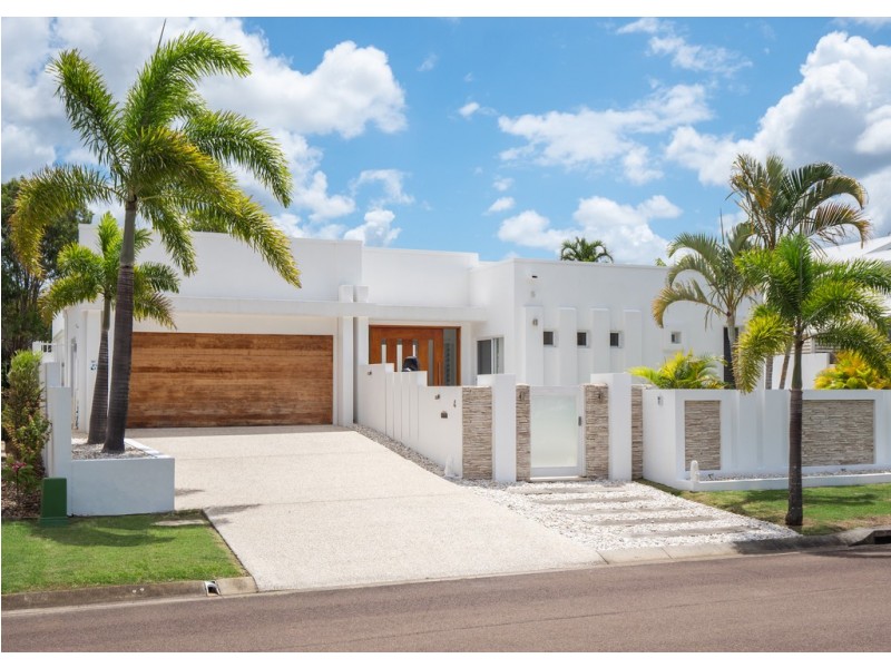 4 Silky Oak Place, Pelican Waters QLD 4551