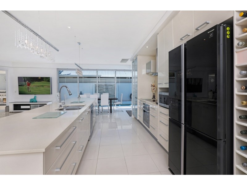 4 Silky Oak Place, Pelican Waters QLD 4551